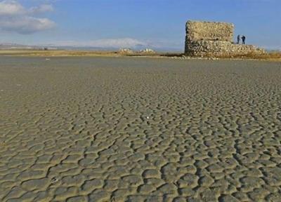 تور ترکیه ارزان: کاهش شدید آب دریاچه وان ترکیه و پدیدار شدن جزایر در آن