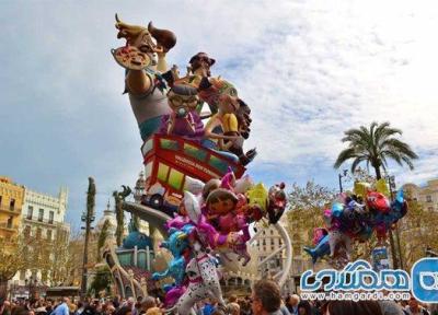 جشنواره لاس فالاس در اسپانیا ، عبور فالاها از خیابان های والنسیا