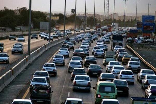 آخرین شرایط ترافیکی جاده های کشور ، ترافیک نیمه سنگین در آزادراه تهران ، ساوه و کرج ، قزوین ، اعلام محورهای مسدود