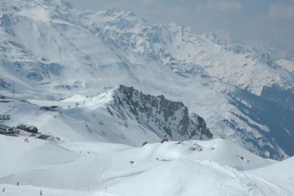 برف گیر شدن هزاران جهانگرد در منطقه اسکی Zermatt